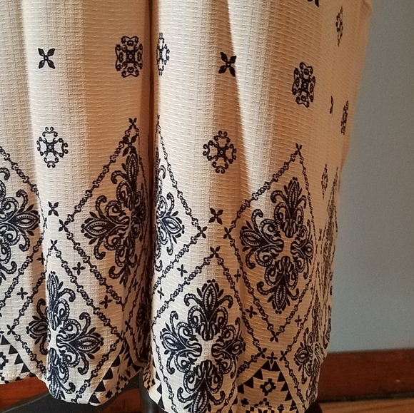 🤗🤗🤗Textured romper - Picture 4 of 7